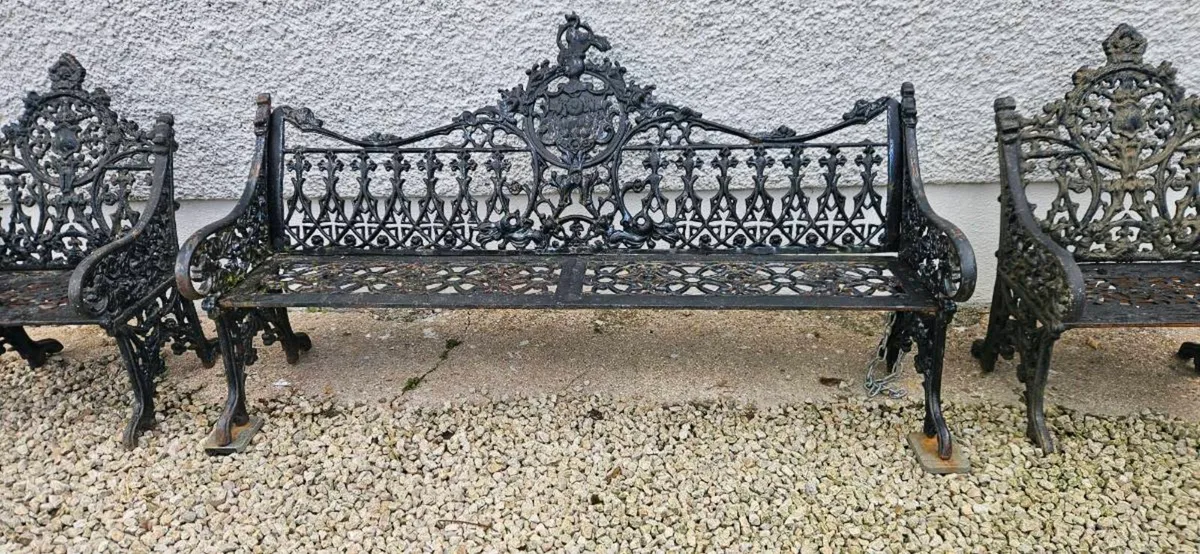 HEAVY CAST IRON BENCH - Image 1