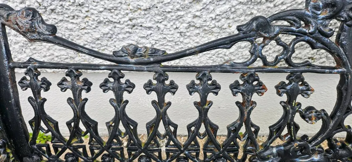 HEAVY CAST IRON BENCH - Image 2