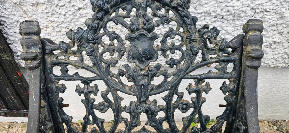 HEAVY CAST IRON BENCH - Image 3