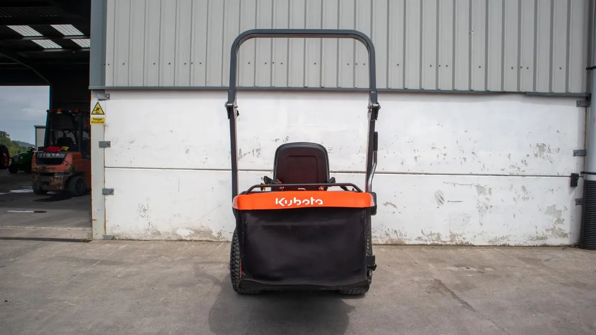 Used 2023 Kubota GR2120 Lawnmower - Image 4