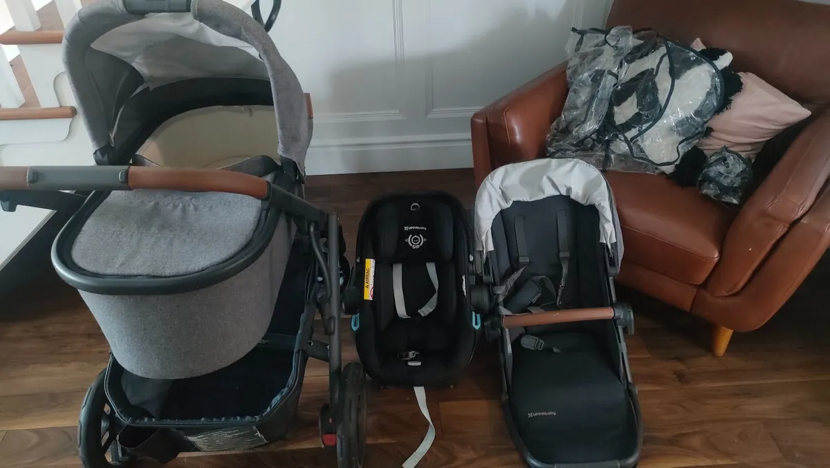 Uppababy Vista V2 travel system Greyson - Image 1