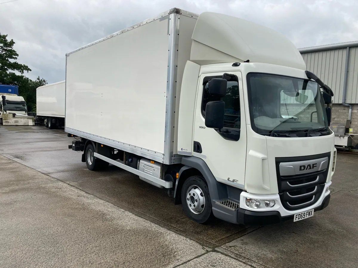 2020 Daf 7500 kg 20ft box full size tailift - Image 1