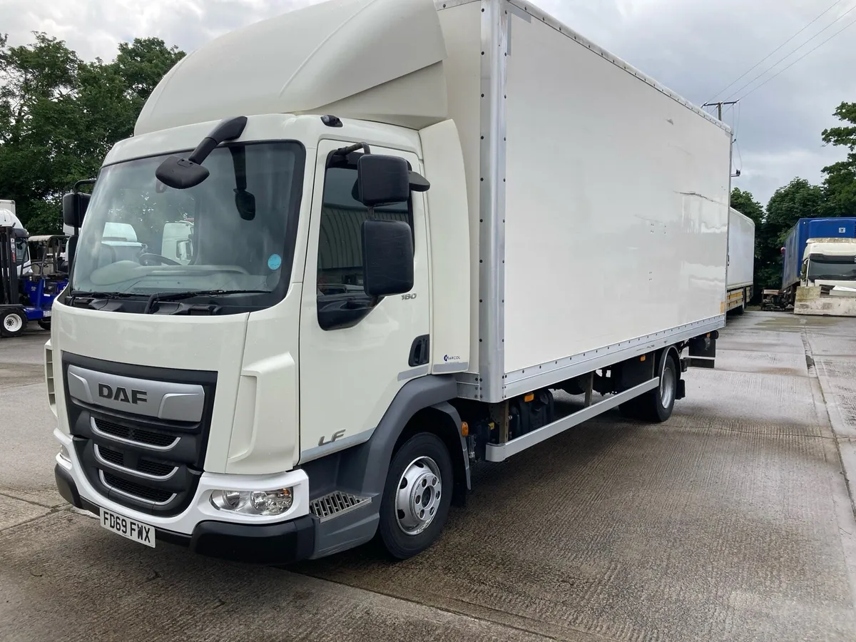 2020 Daf 7500 kg 20ft box full size tailift - Image 2