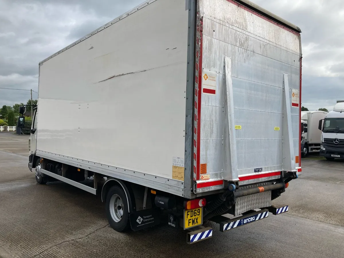 2020 Daf 7500 kg 20ft box full size tailift - Image 3