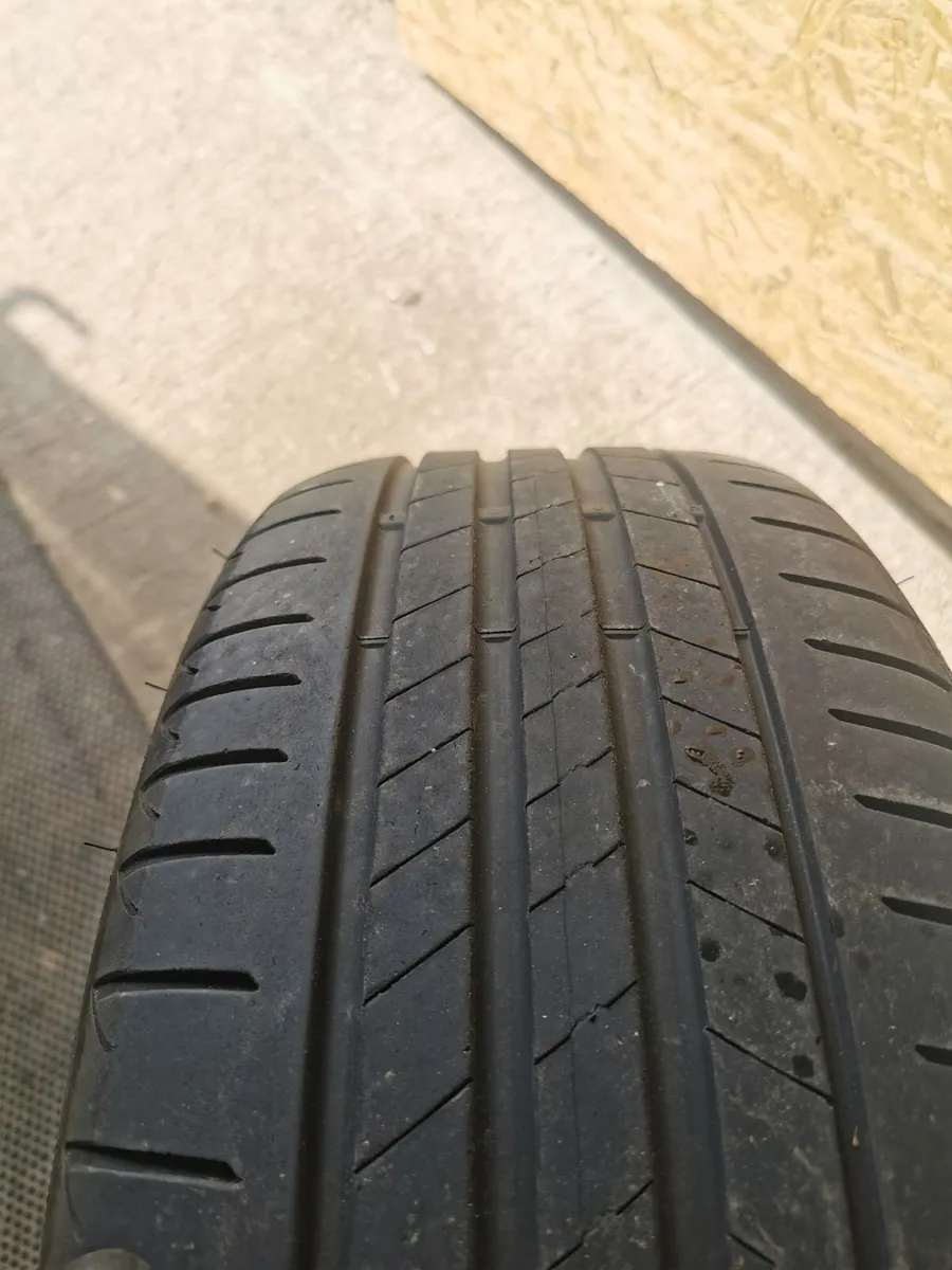 18" GENUINE OEM BMW WHEELS & TYRES - Image 1