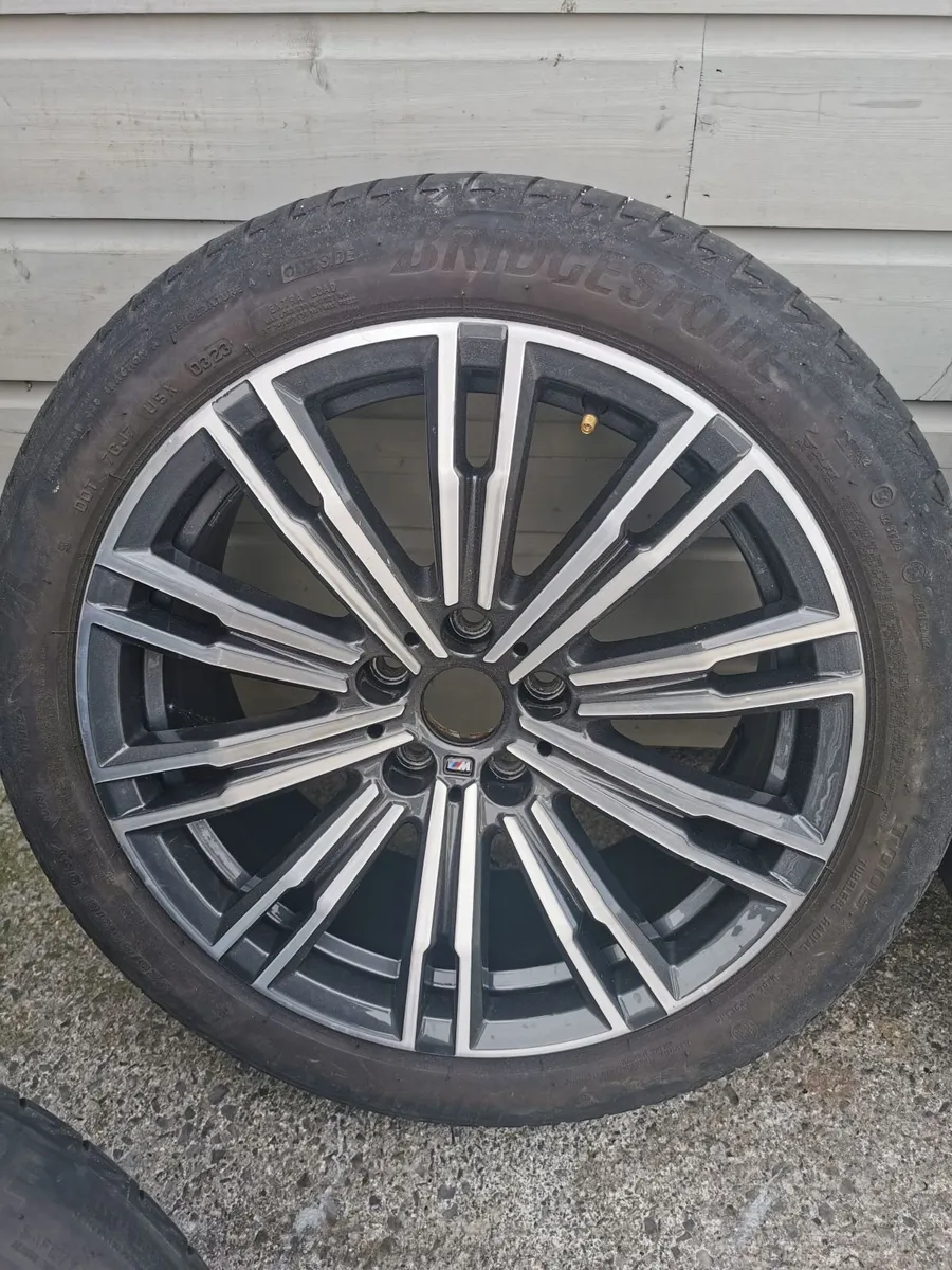 18" GENUINE OEM BMW WHEELS & TYRES - Image 4