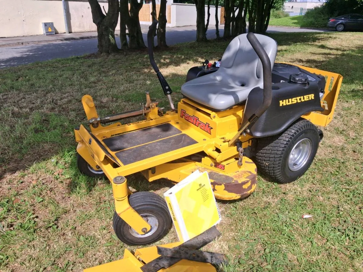 Hustler fastrack zeroturn - Image 1