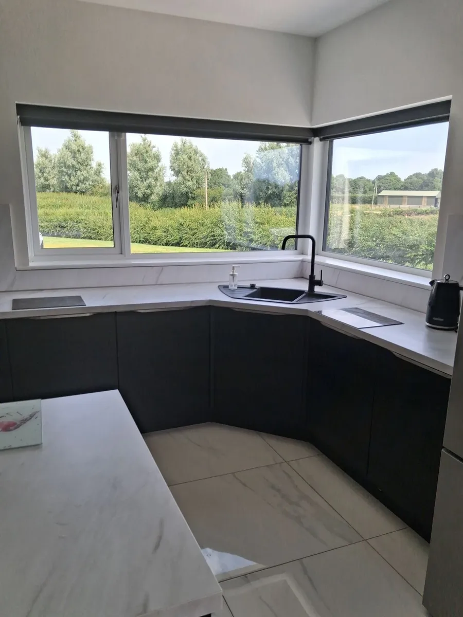 Kitchen worktop and sink - Image 2