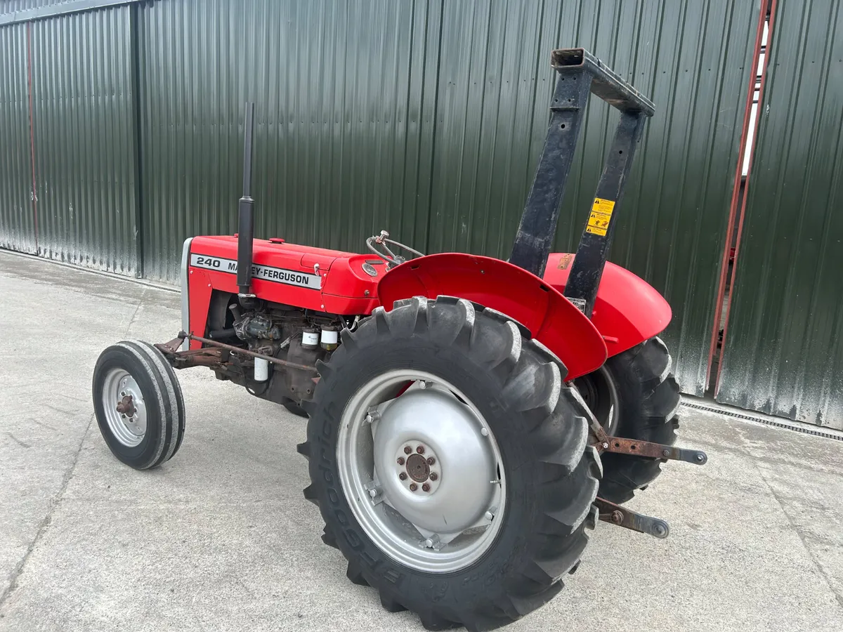1982 Massey Ferguson 240 - Image 4