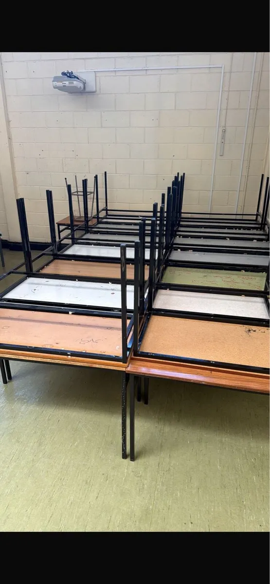 School desks and chairs - Image 3