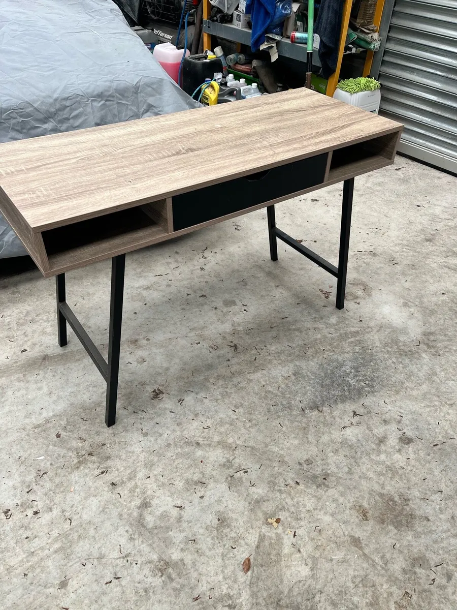 Computer desk