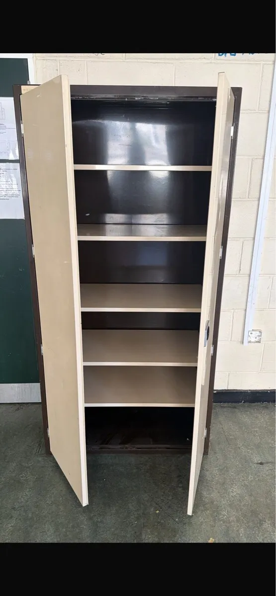 Lockers and cabinets - Image 2