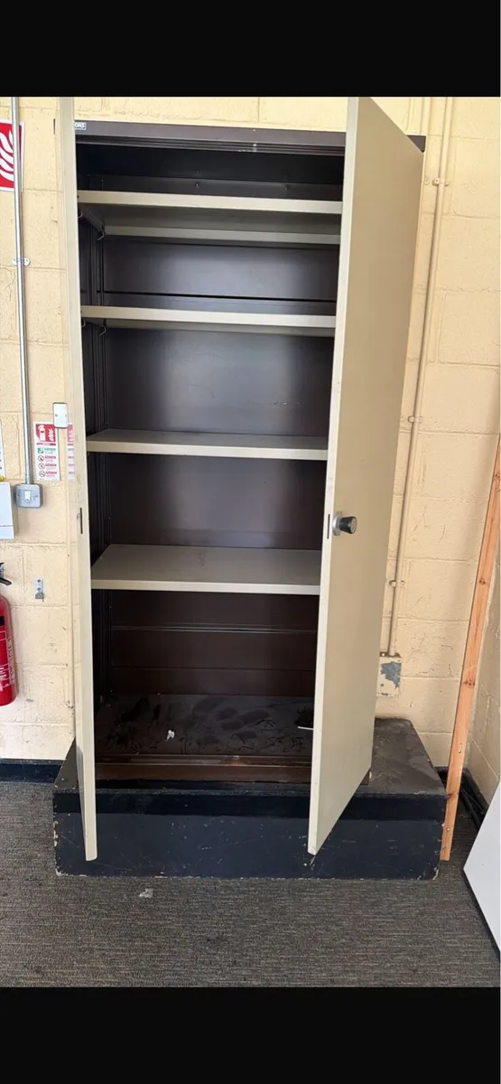 Lockers and cabinets - Image 3
