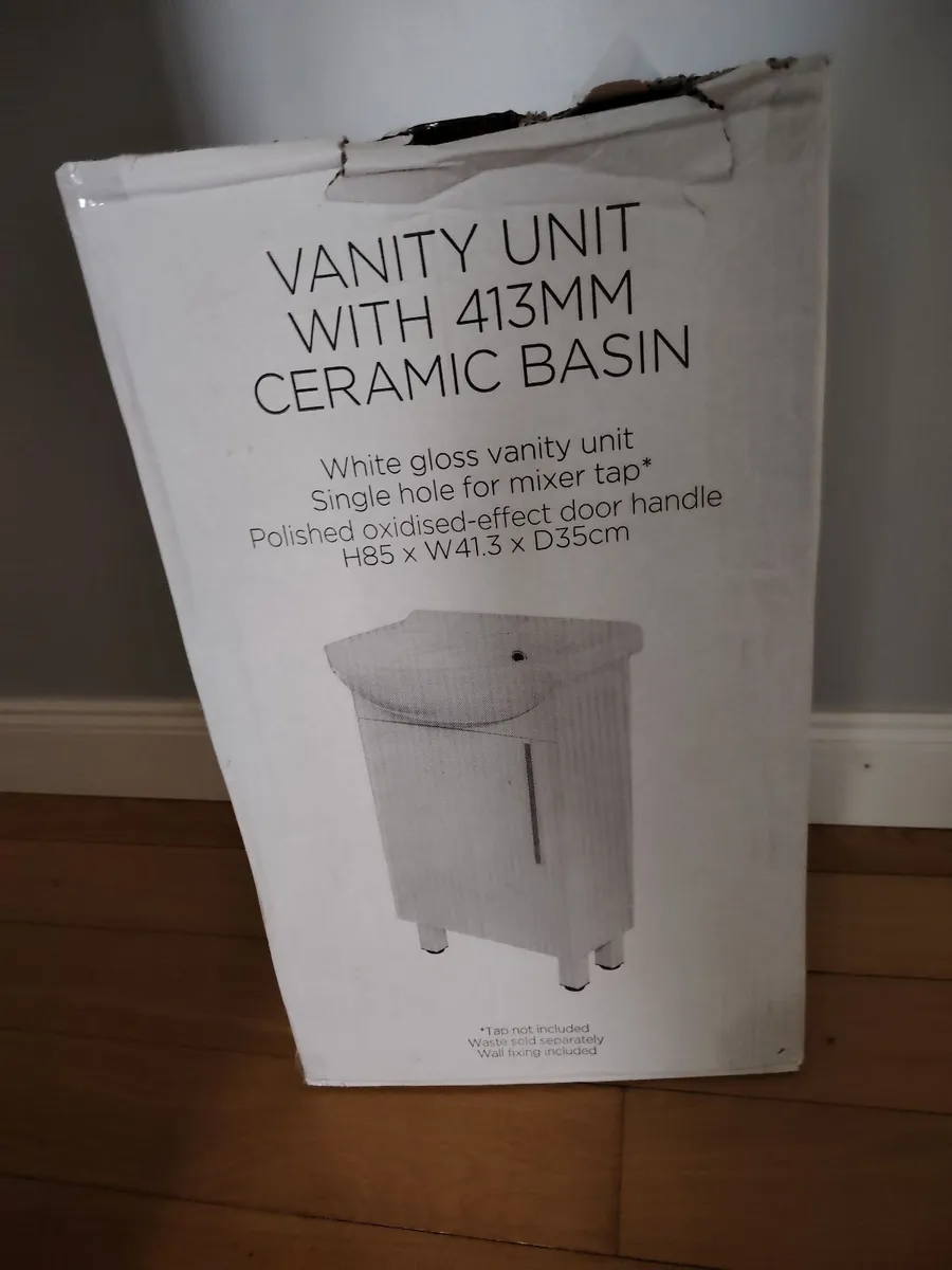 Vanity unit with 413mm ceramic basin
