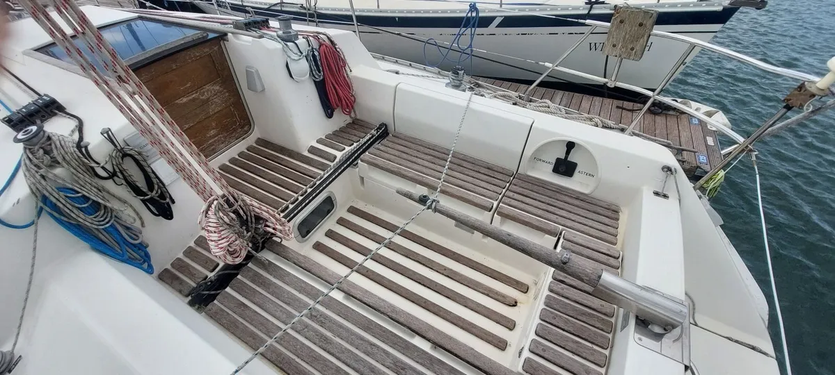 Sailing Cruiser Beneteau First 32s5 - Image 3
