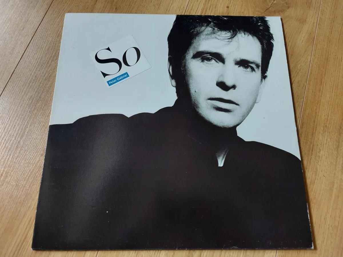 Round Up of Approx 400 Vinyl Records for sale - Image 1