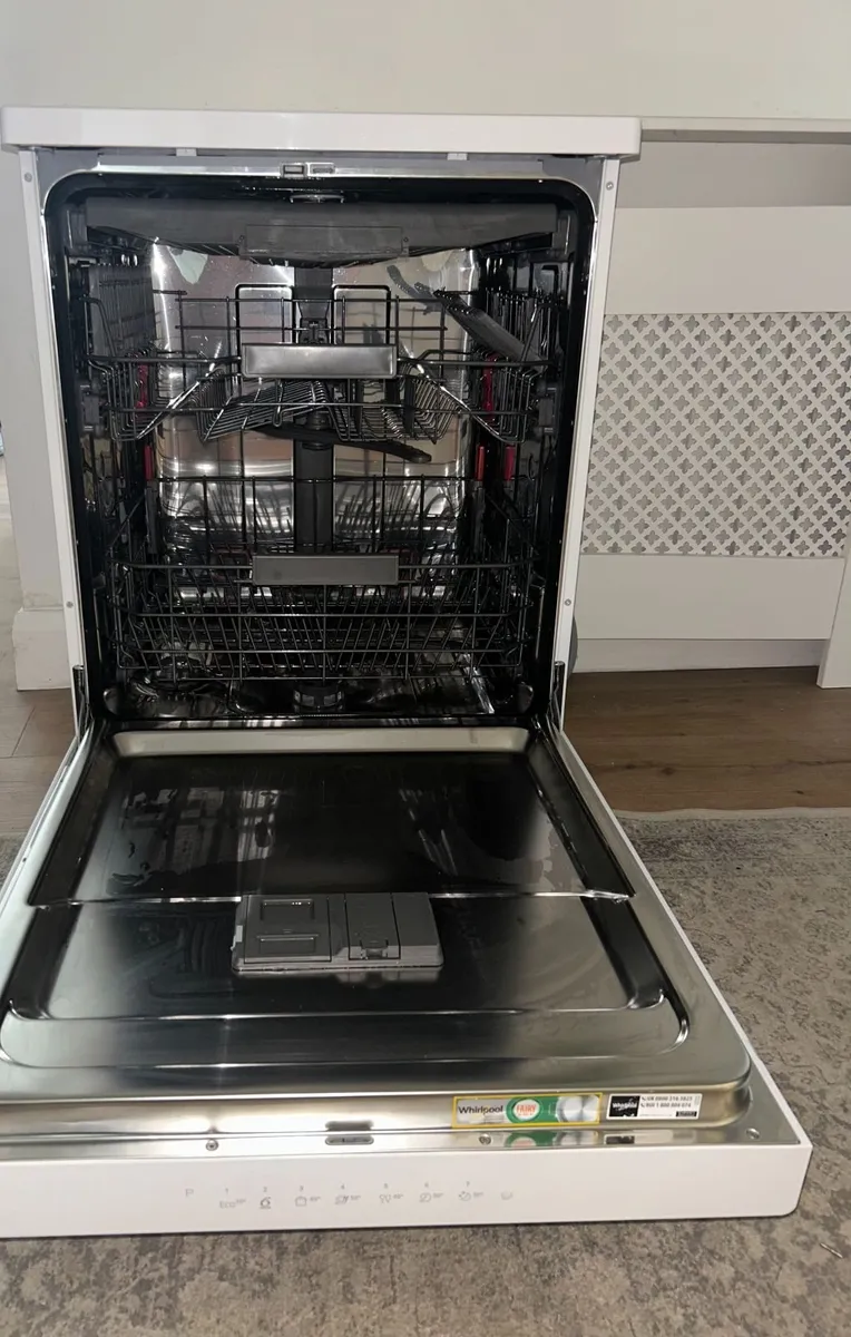 White Whirlpool 6th Sense Freestanding Dishwasher - Image 4