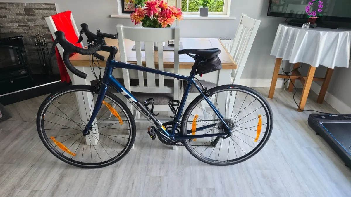 Trek Domane road bike  AL 2 Carbon fork - Image 1