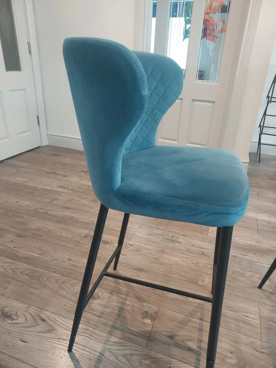 2 Island Chairs - Image 2