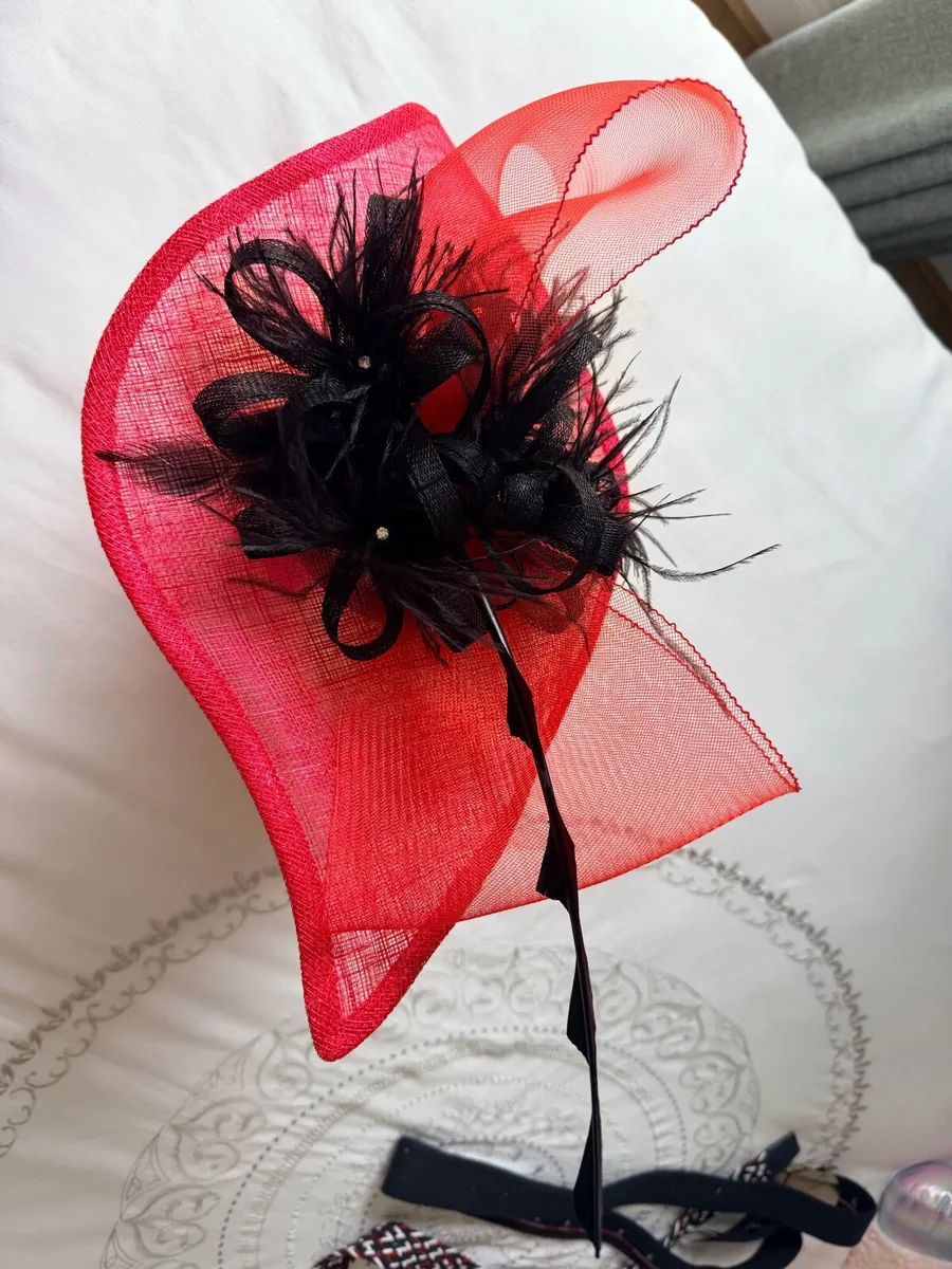 Fascinator for  Wedding - Image 1