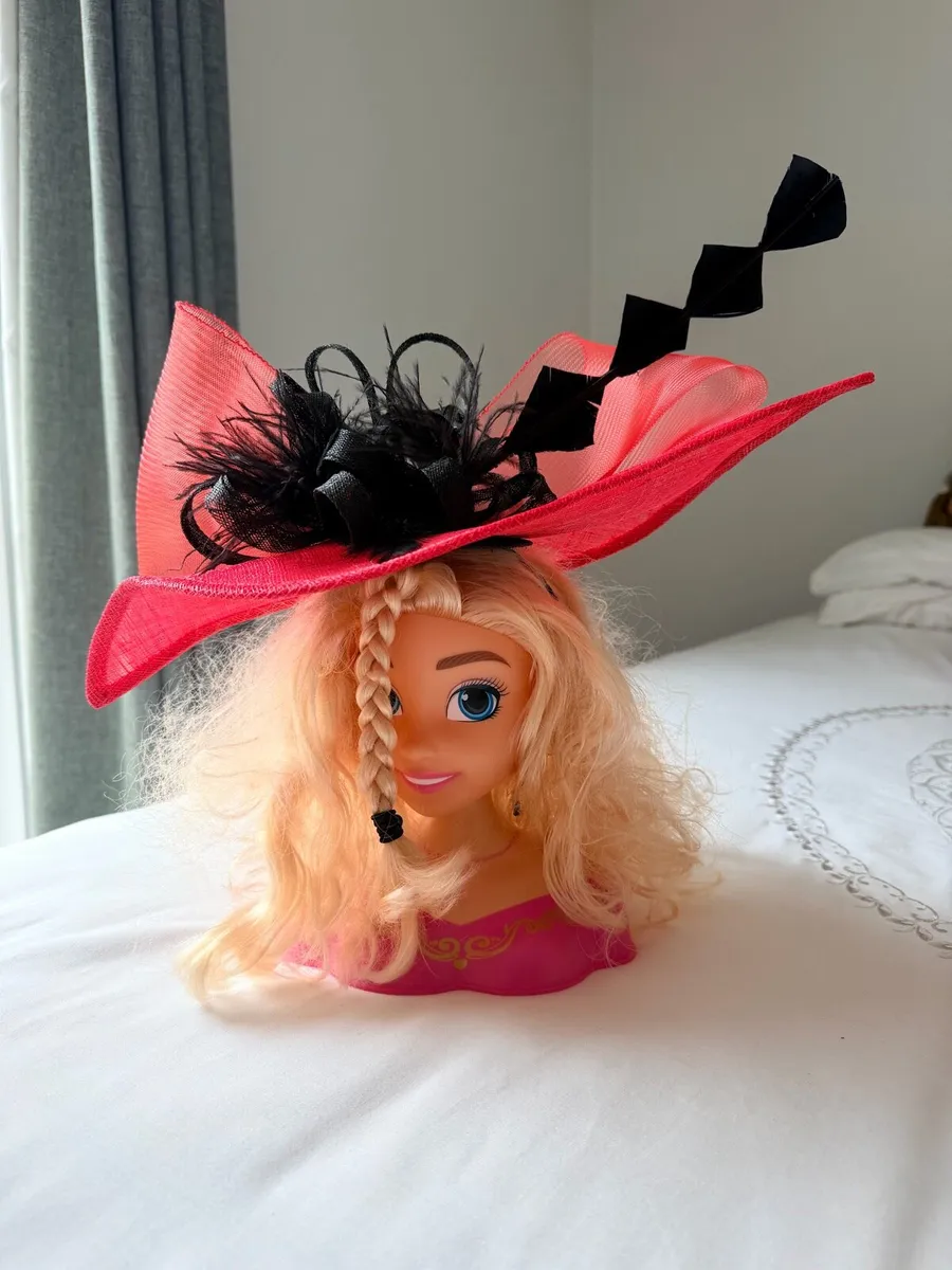 Fascinator for  Wedding - Image 3
