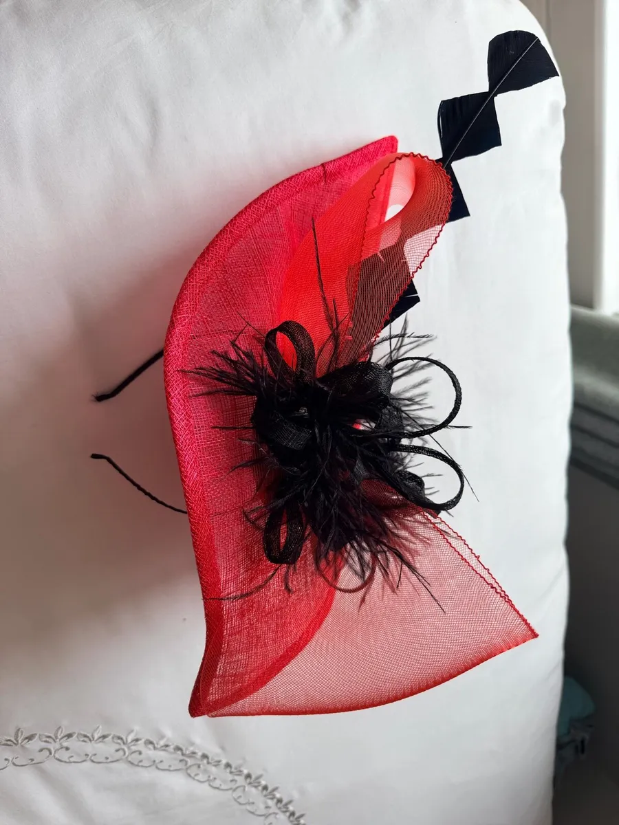 Fascinator for  Wedding - Image 4