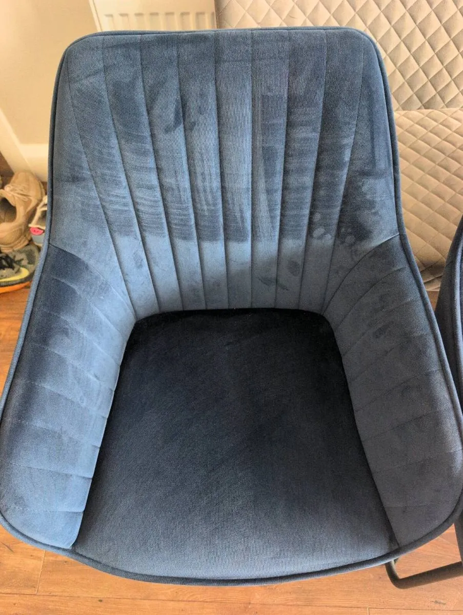 Dinning chairs and Bench - Image 1