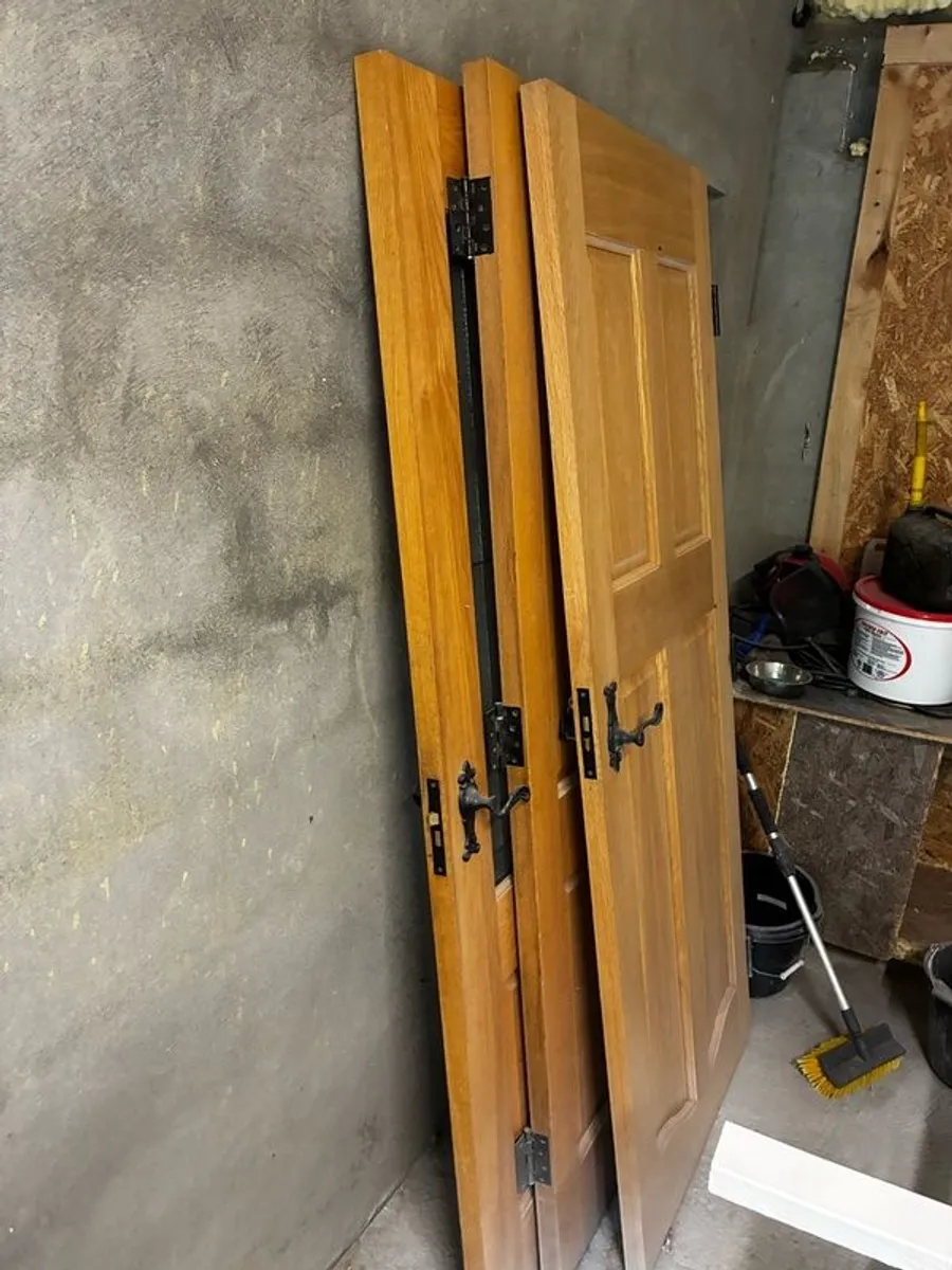 8 x Solid Oak Doors, frames, skirting etc - Image 2