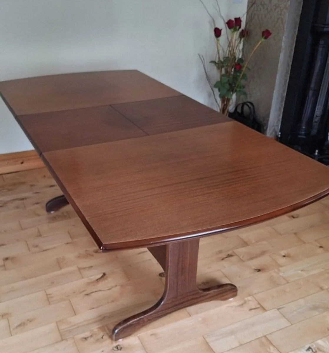 Table and Chairs - Image 2