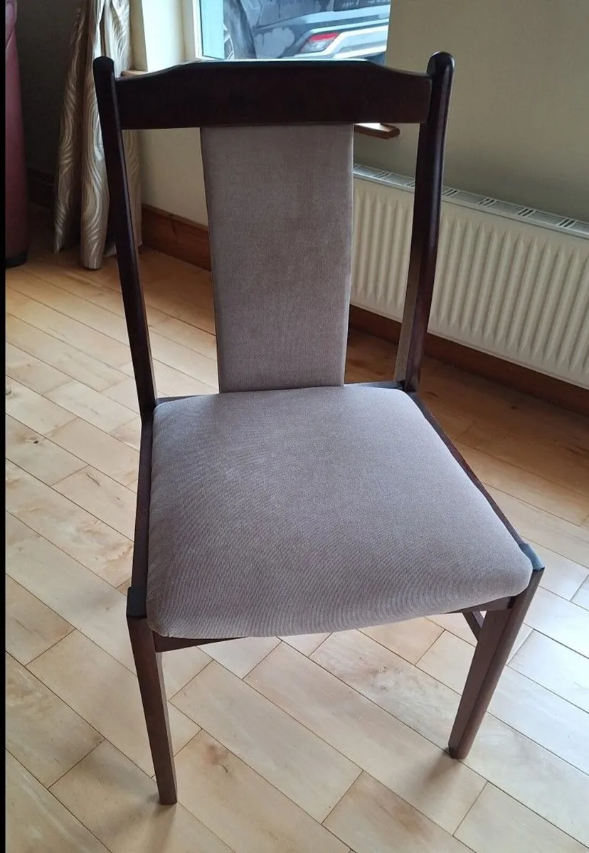 Table and Chairs - Image 3