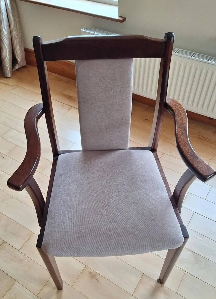 Table and Chairs - Image 4
