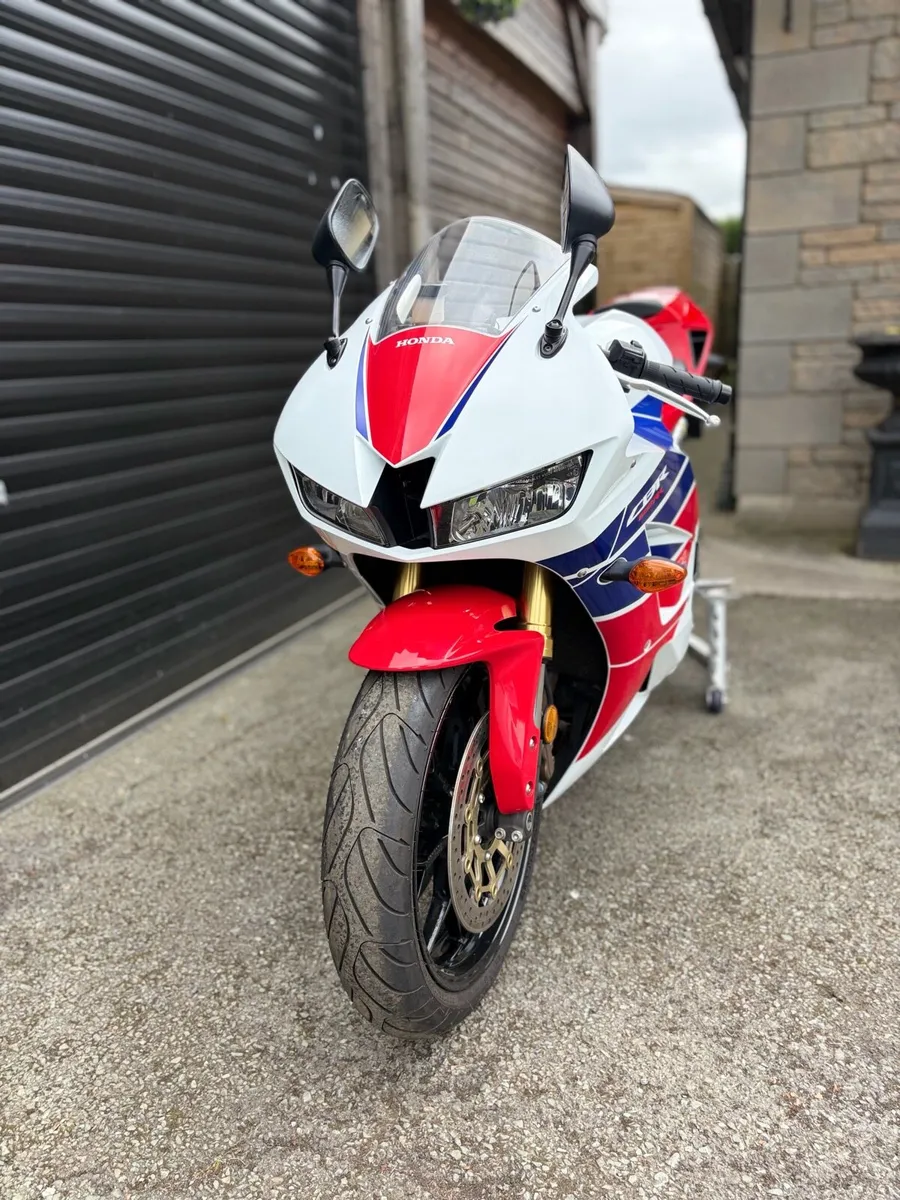 2017 Honda cbr600rr - Image 4