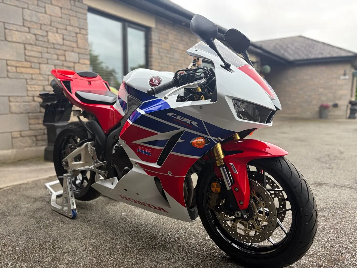 2017 Honda cbr600rr - Image 2