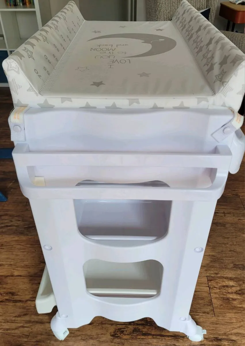 Babylo baby changing table - Image 1