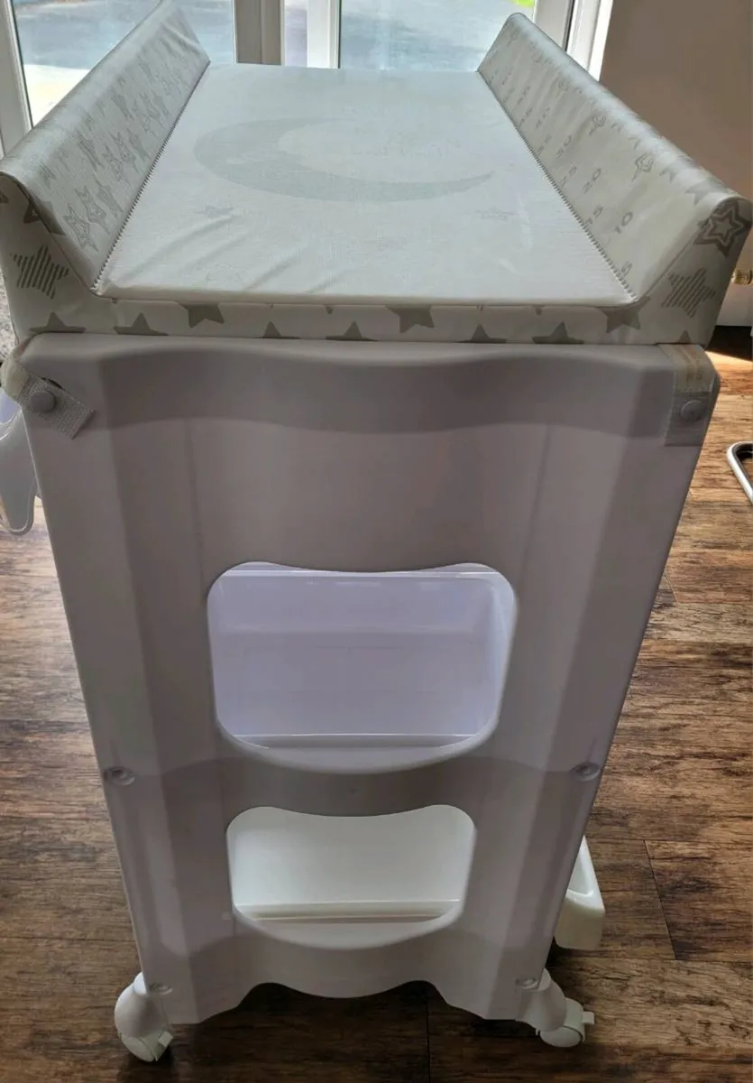 Babylo baby changing table - Image 3