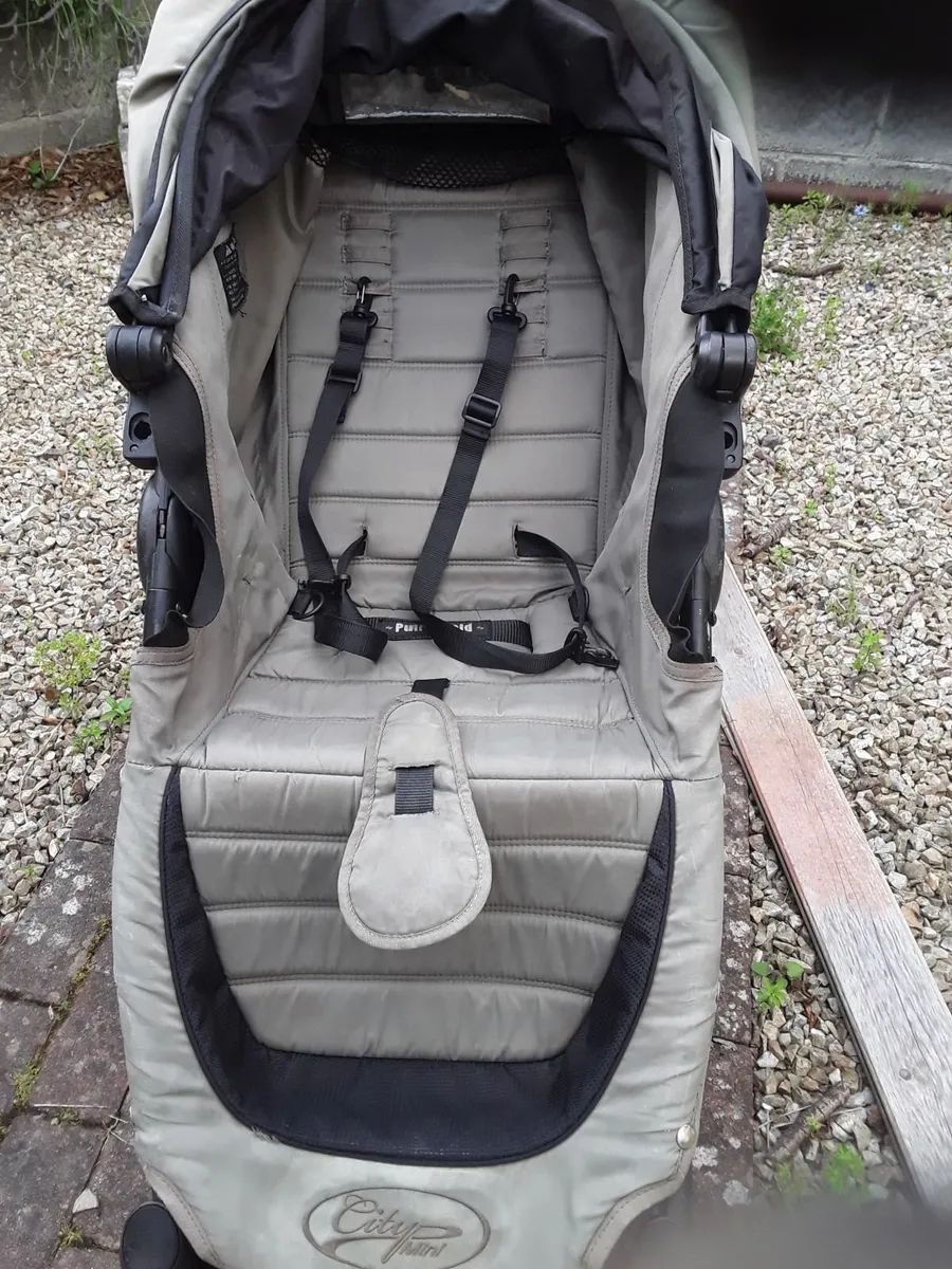 Buggie not 2 and 1 strong good condition - Image 3