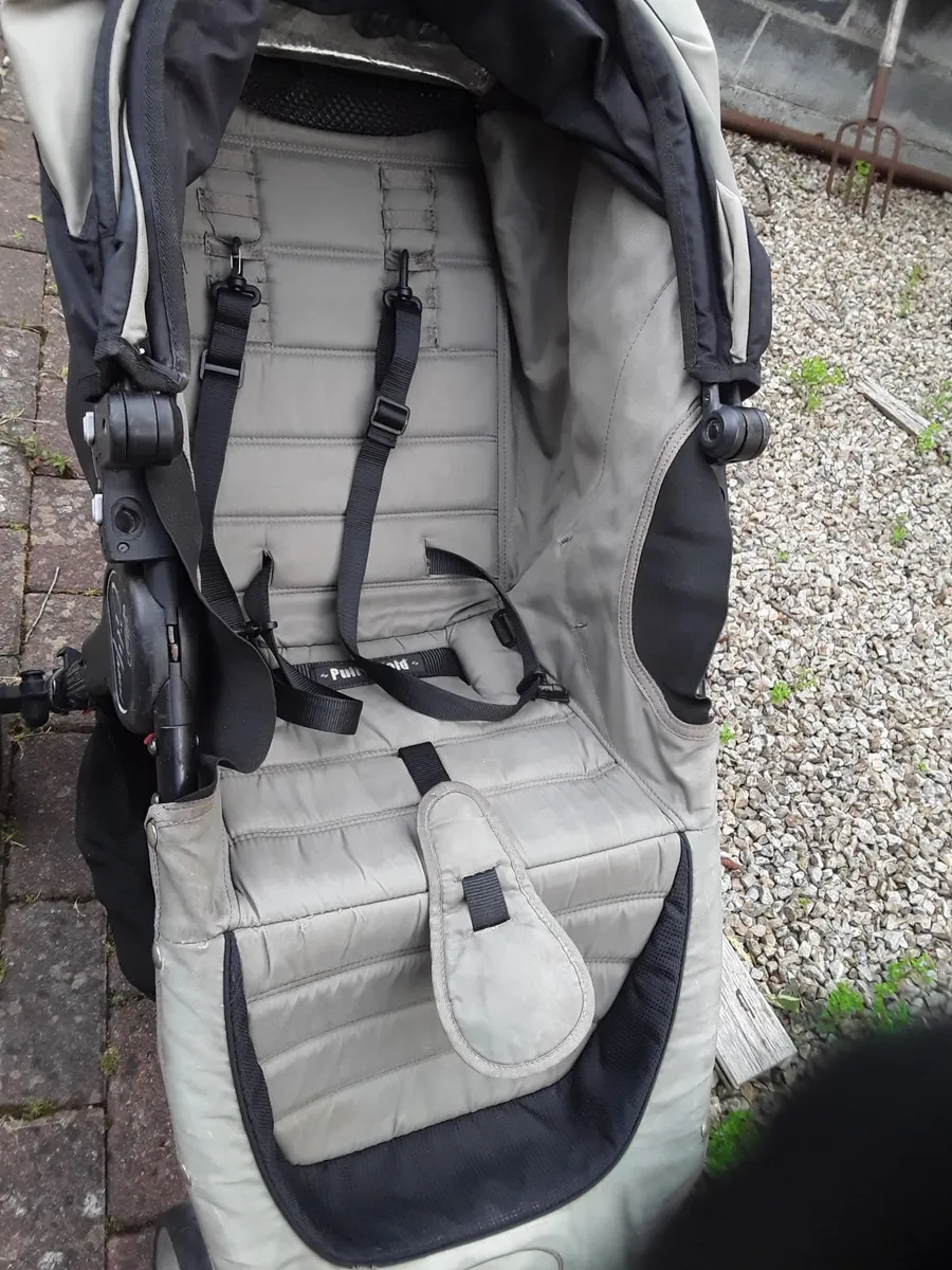 Buggie not 2 and 1 strong good condition - Image 2
