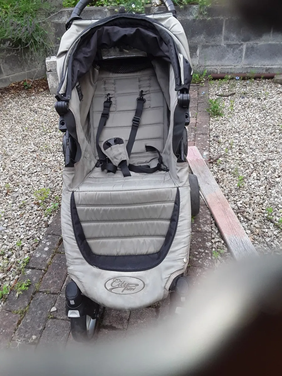 Buggie not 2 and 1 strong good condition - Image 4