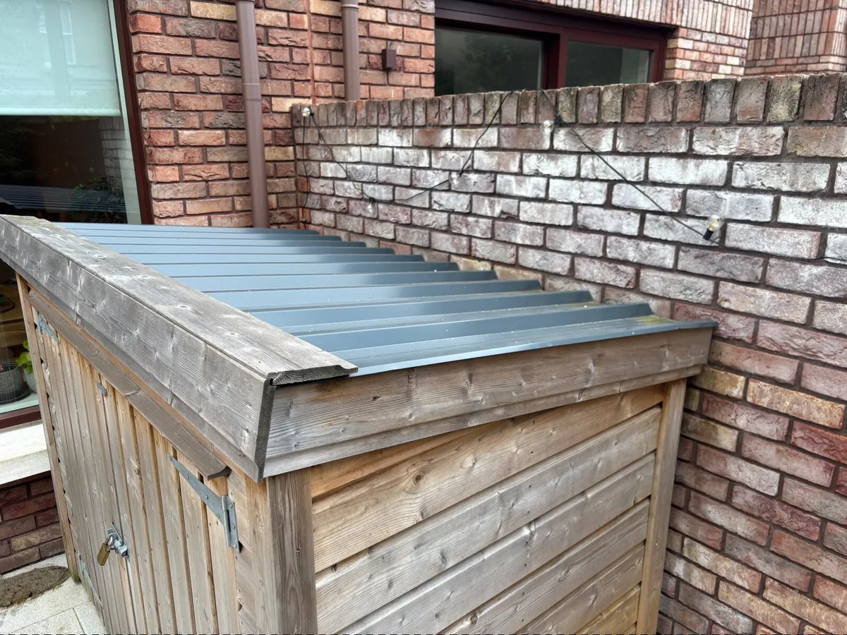 Outdoor storage shed - Image 3