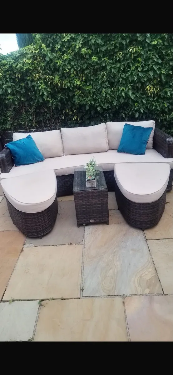 Garden furniture - Image 1