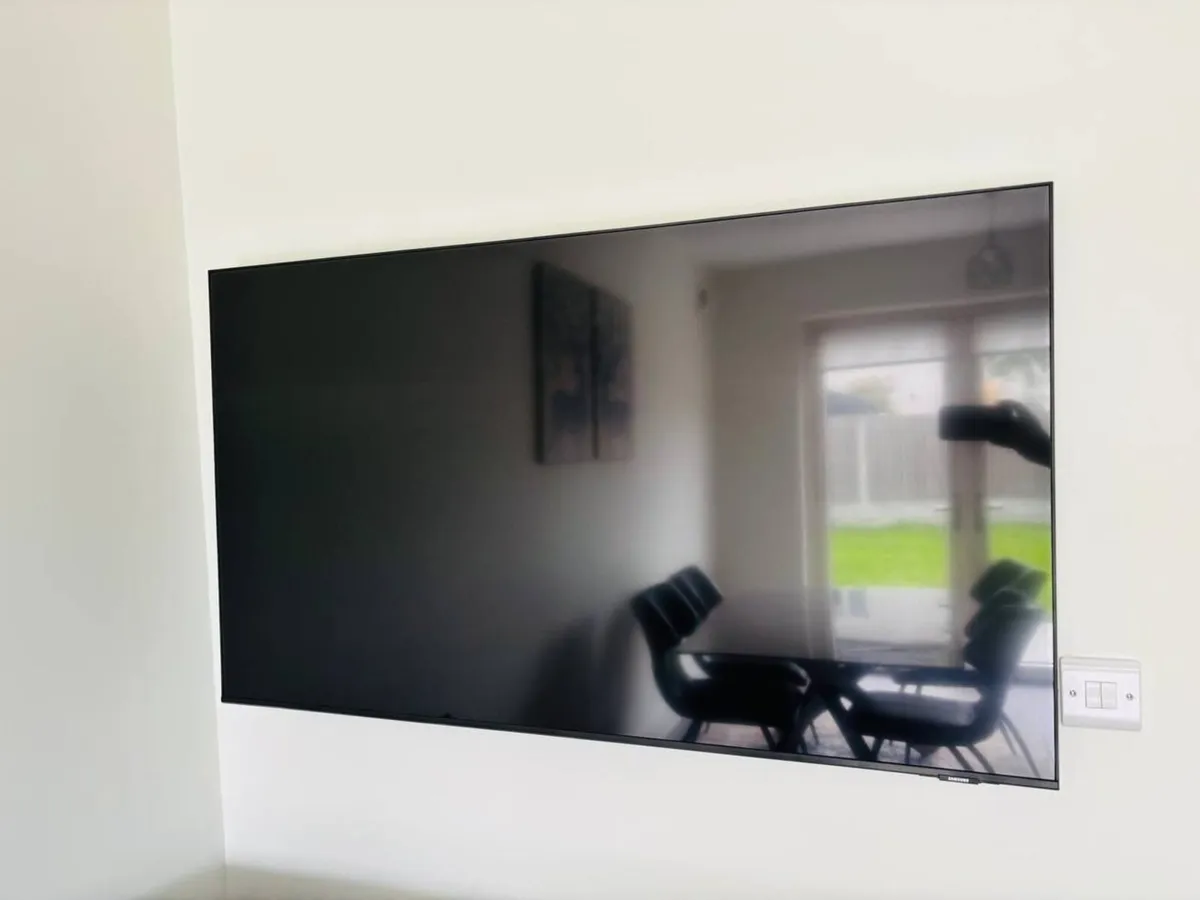 Samsung U8000 55” Crystal 4K Smart TV - Image 3