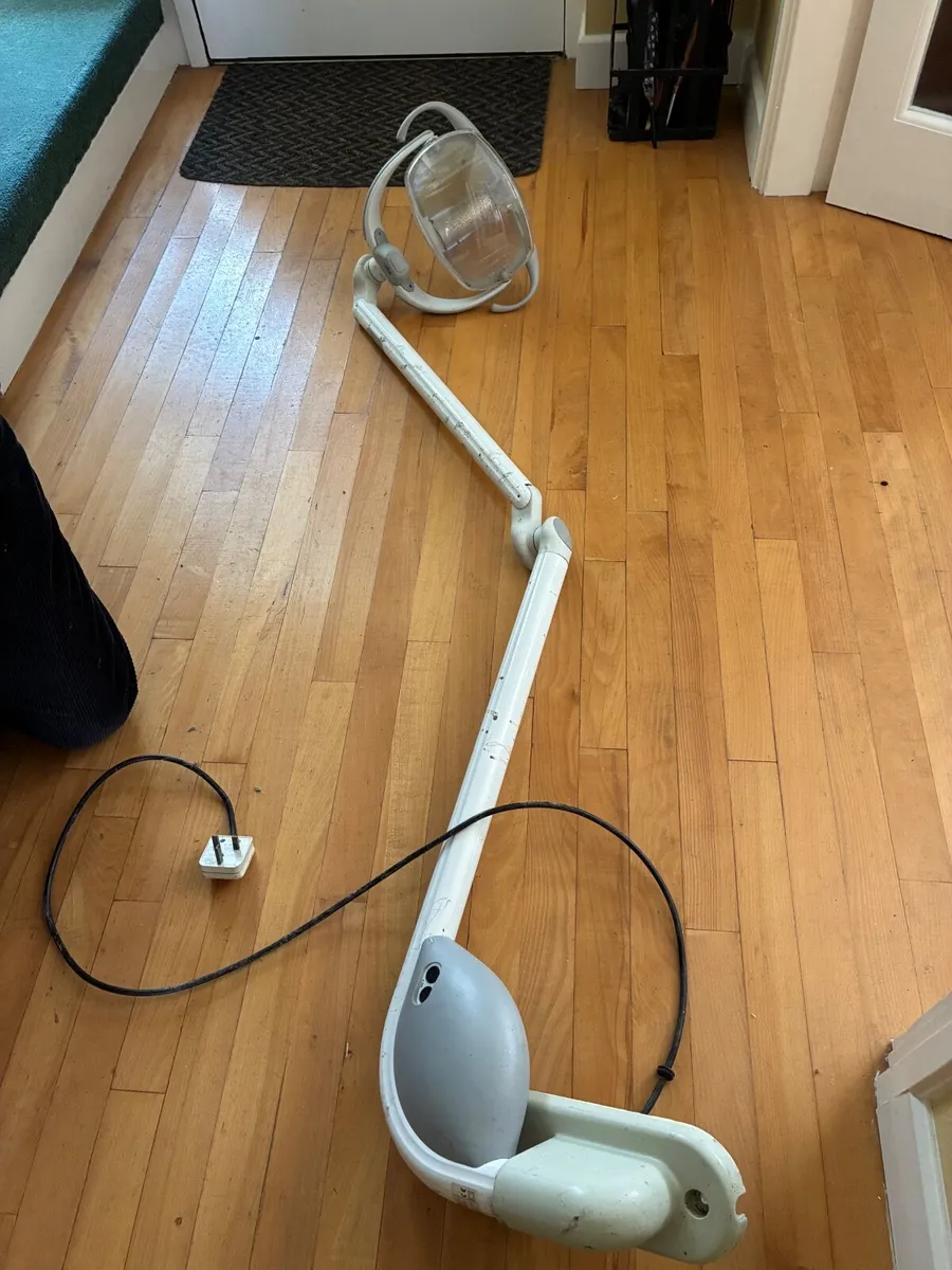 Wall mounted dentist lamp - Image 1
