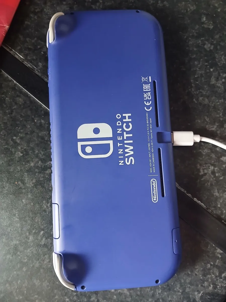Nintendo Switch lite console €100 - Image 2