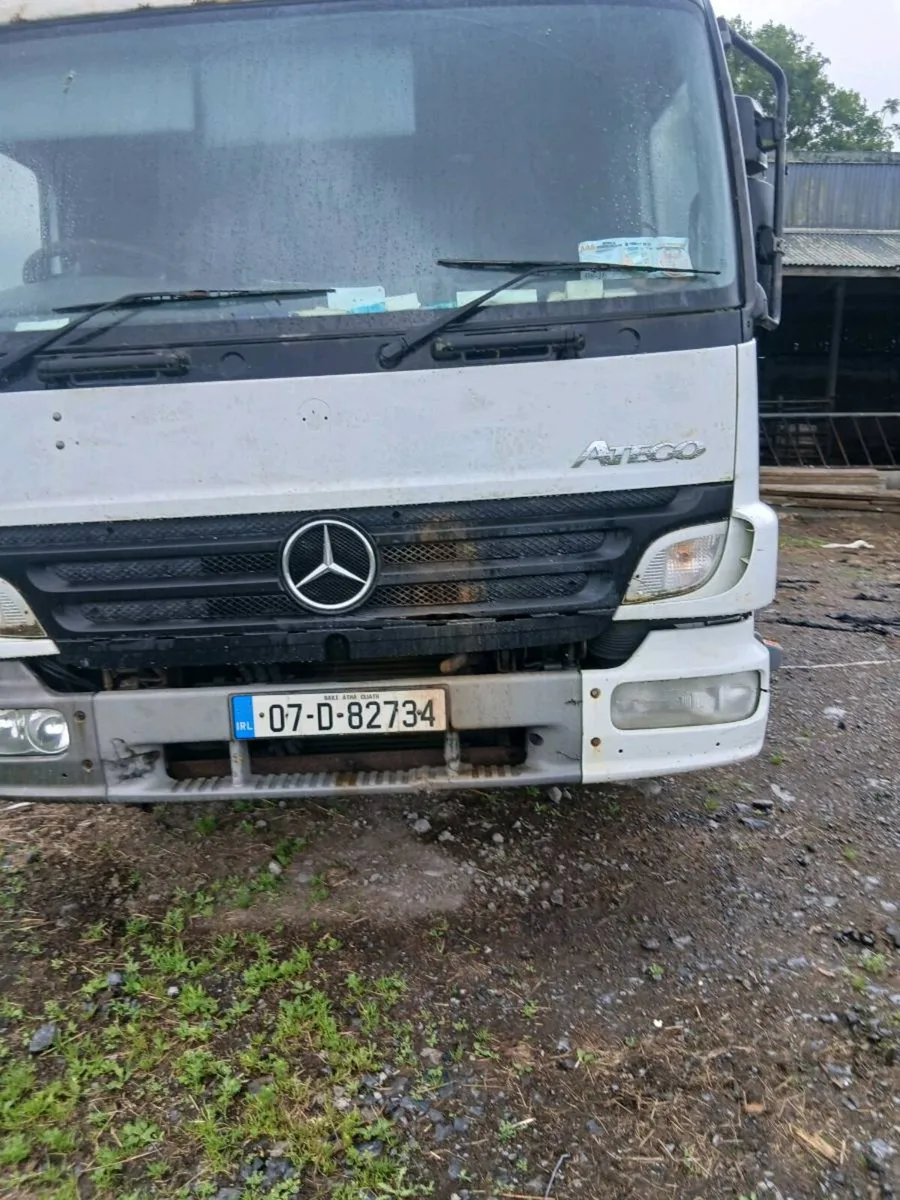 Mercedes 818 - Image 4