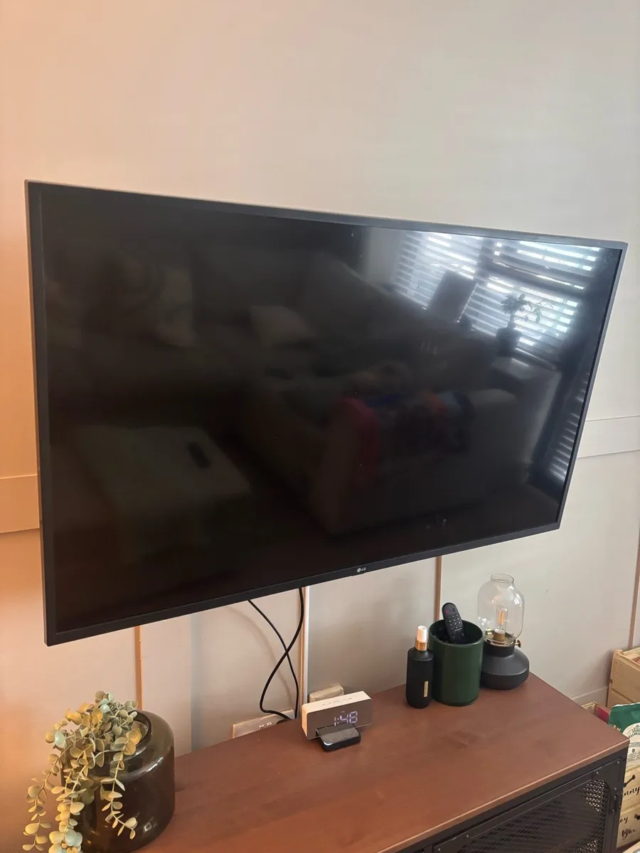 LG Smart Tv - Image 1