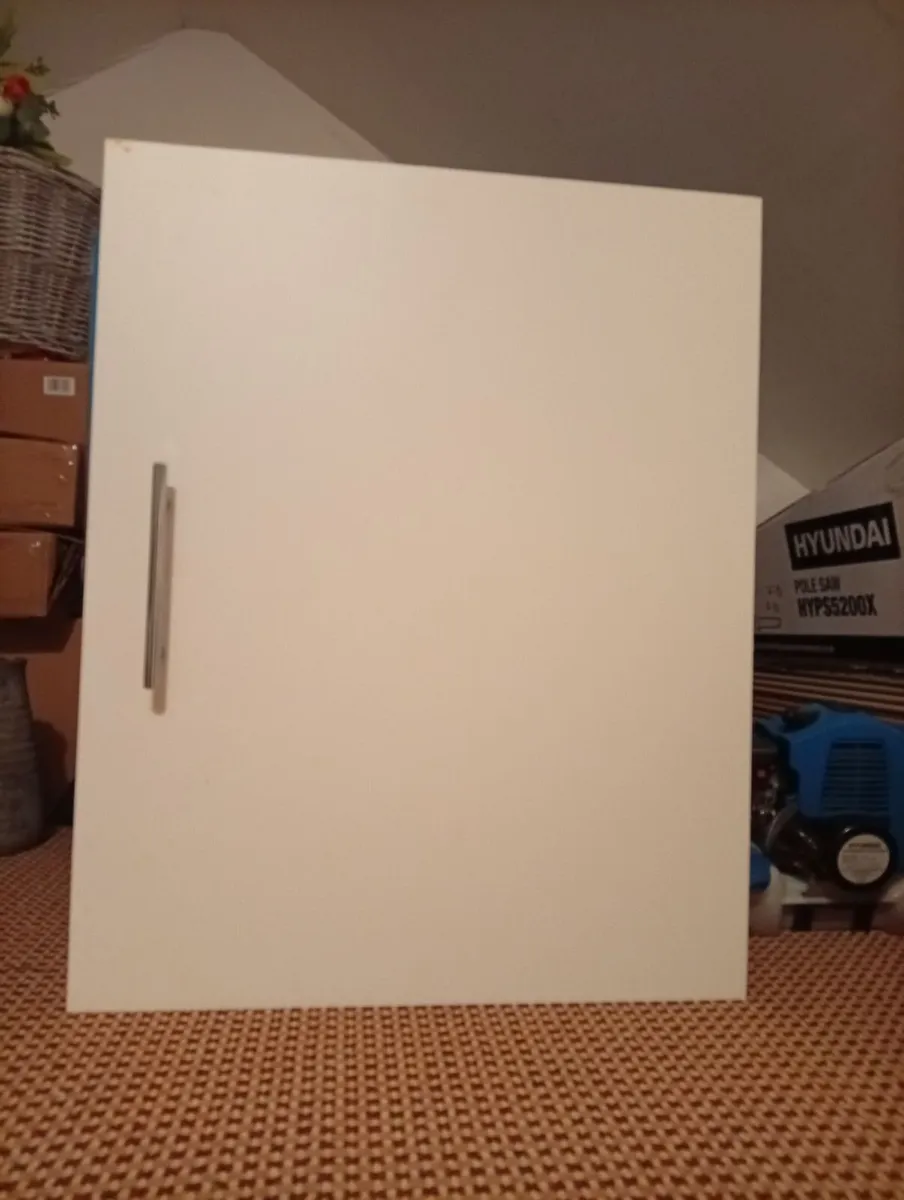 Ikea kitchen cabinet with inside shelf white - Image 3
