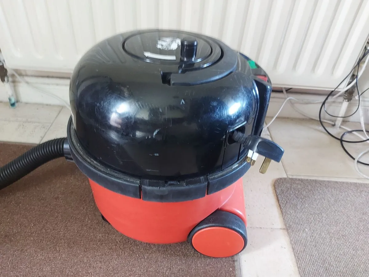 Henry Hoover Vacuum Cleaner Red - Image 4