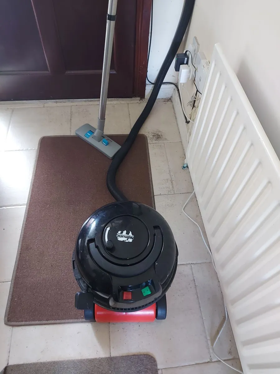 Henry Hoover Vacuum Cleaner Red - Image 2