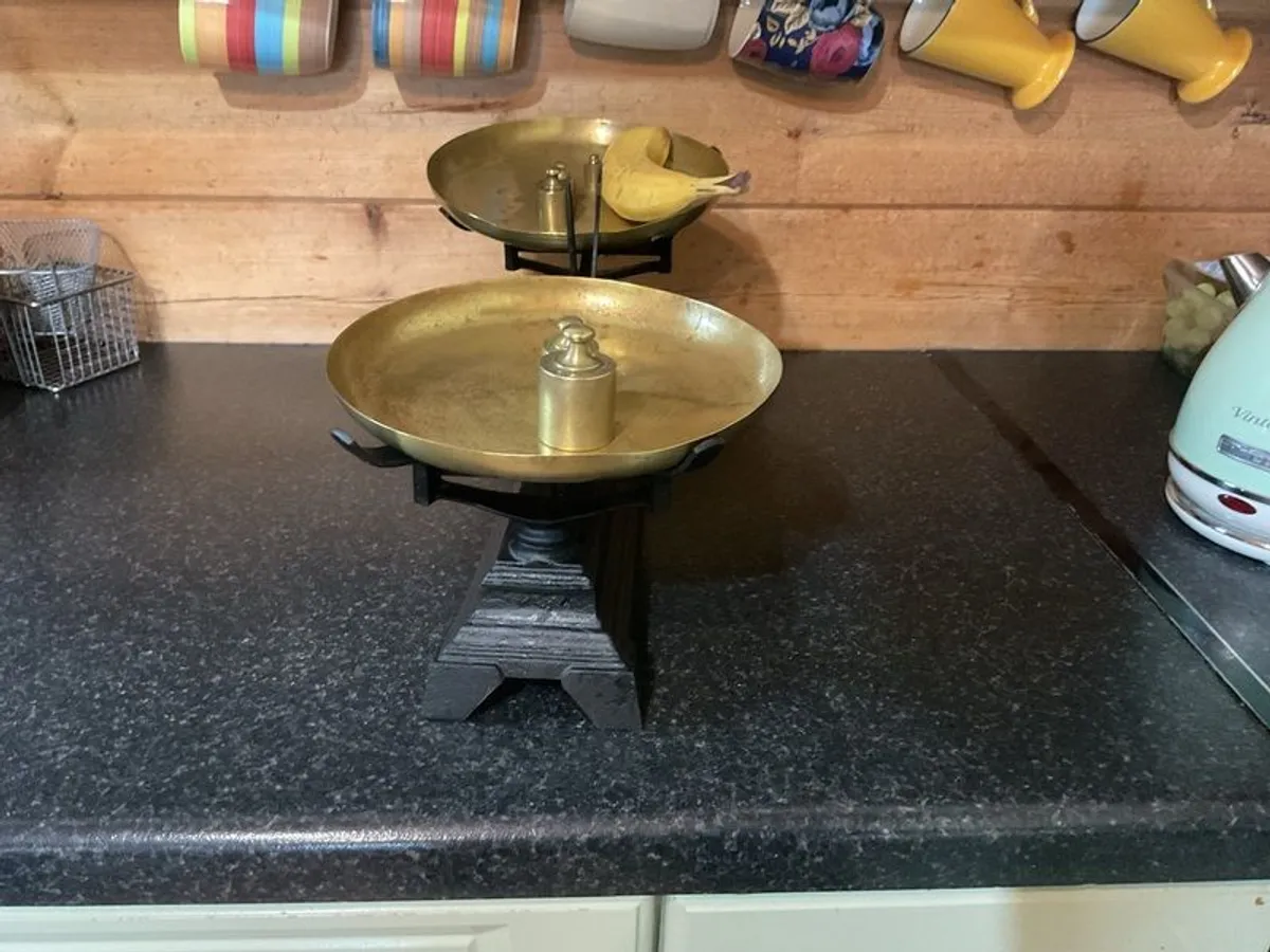 vintage weighing scales with brass weights - Image 3