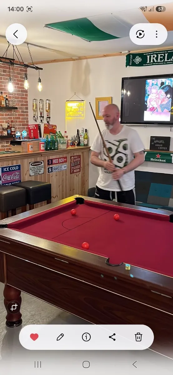 Pool table - Image 1